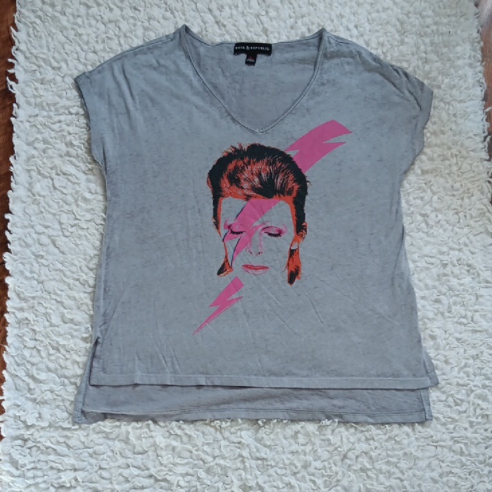 Rock & Republic Gray Tee with Pink Graphic David Bowie